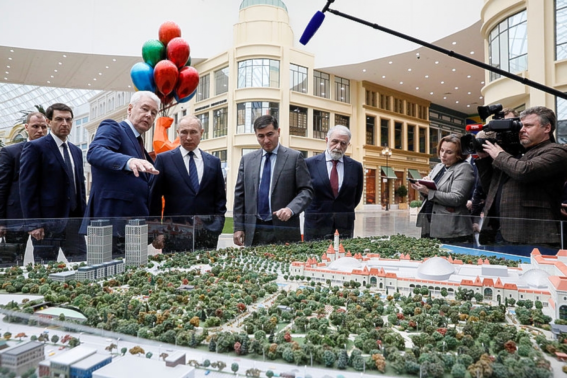 Putin inspects Russia's answer to Disneyland before grand opening